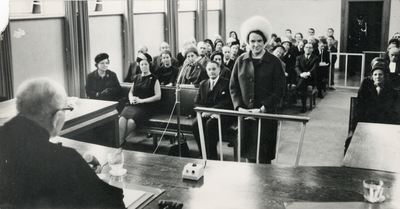 406136 Afbeelding van de beëdiging van Prinses Irene als tolk Spaans in de Arrondissementsrechtbank (Hamburgerstraat ...